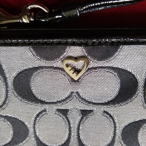 Coach Poppy Wristlet - Picture 5 of 8